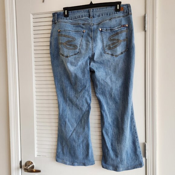 Seven7 High Rise Flare Jeans in Laguna Wash 18W Petite - Picture 4 of 15